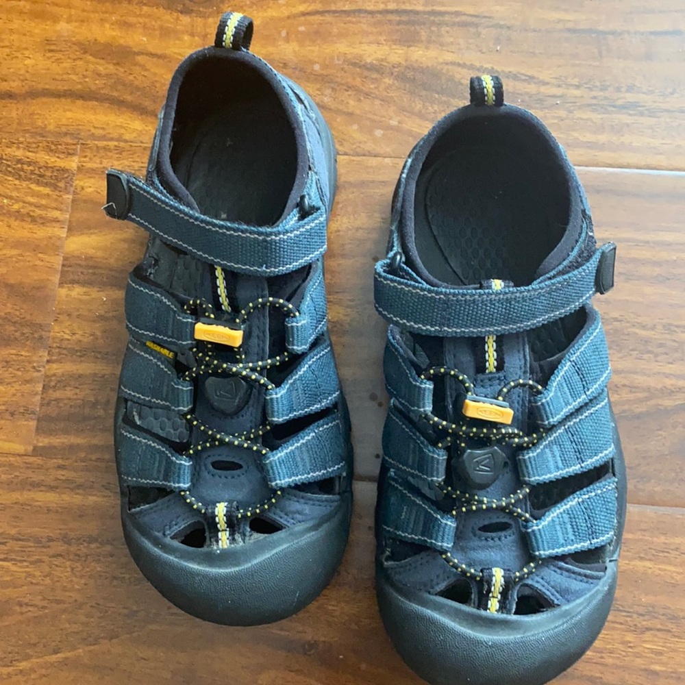 Keen boys sandals